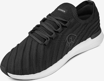 Baskets basses GIESSWEIN en noir : devant