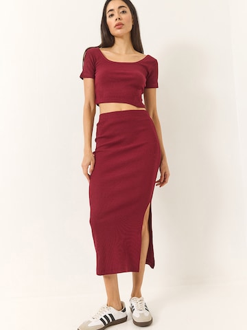 Bianco Lucci Костюм в Красный