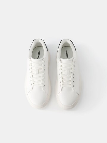 Baskets basses Bershka en blanc