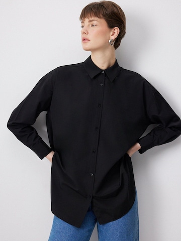 Touché Privé - Camiseta 'Oversized Poplin Shirt' en negro