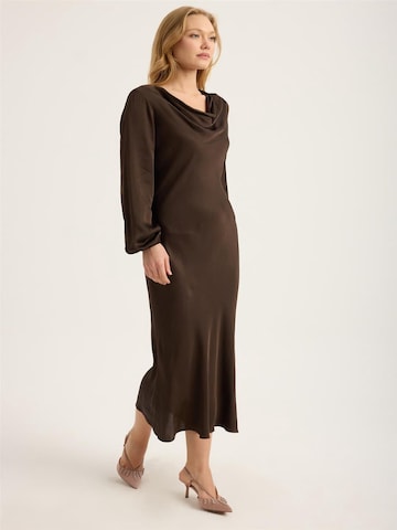 Robe HOME STORE en marron