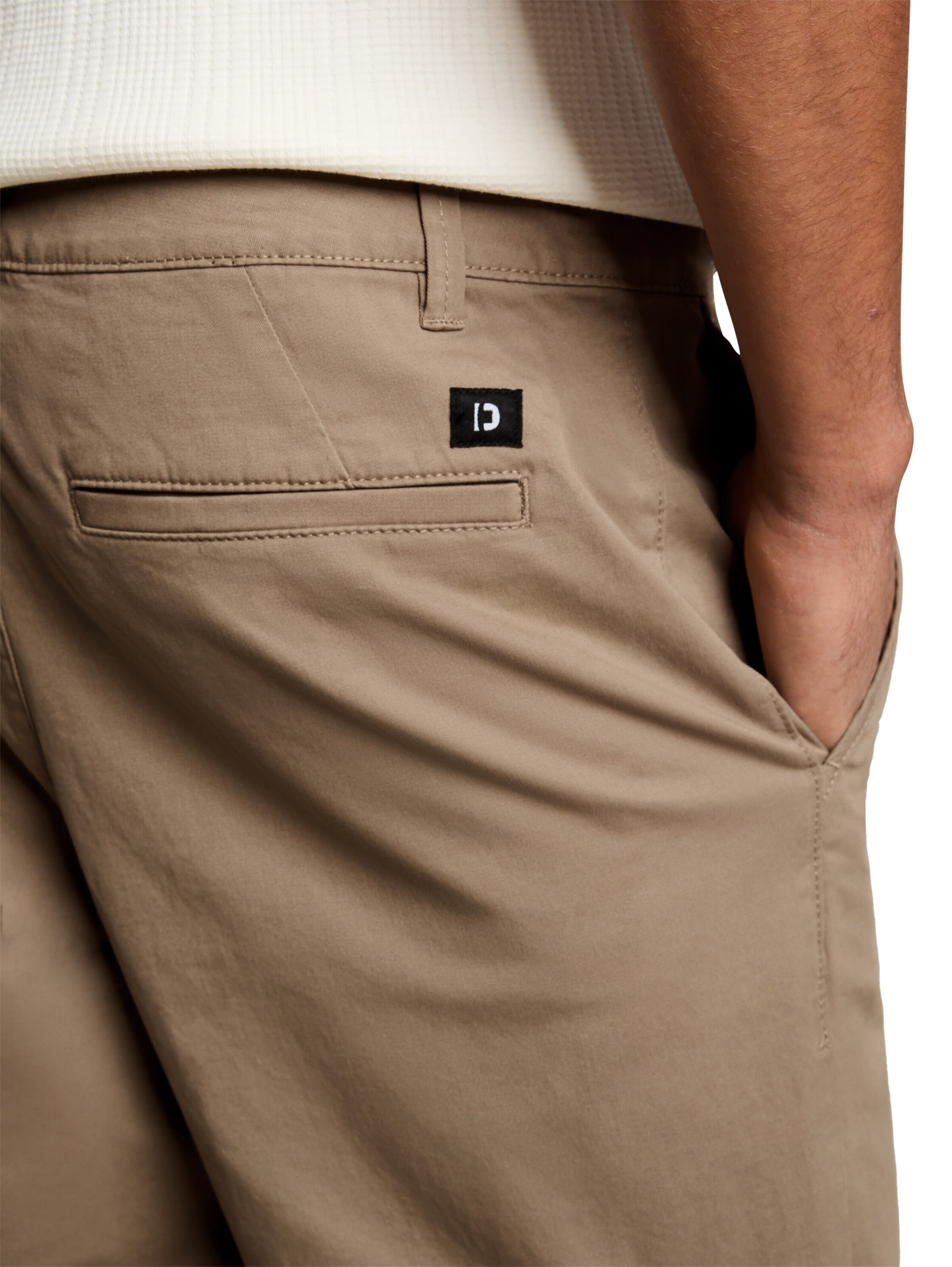 Loosefit Pantalon chino TOM TAILOR DENIM en marron