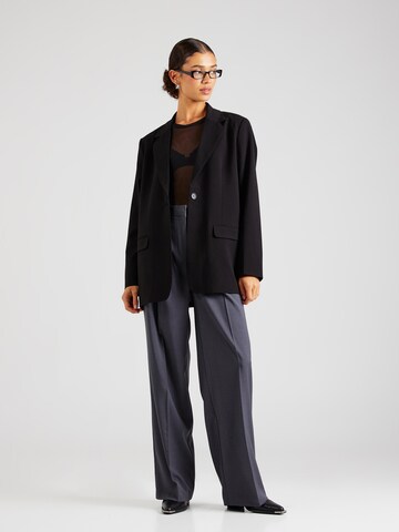 Wide leg Pantaloni con pieghe 'Rita' di VERO MODA in grigio