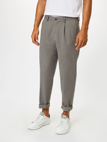 regular Pantaloni con pieghe di SELECTED HOMME in grigio