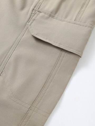 YOUTHUP Regular Cargo Pants in Beige