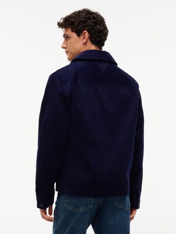 TOMMY HILFIGER Tussenjas in Blauw