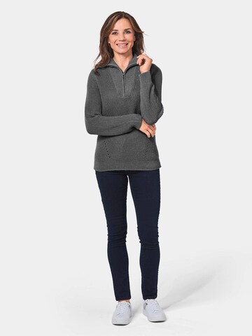 Goldner Pullover in Grau