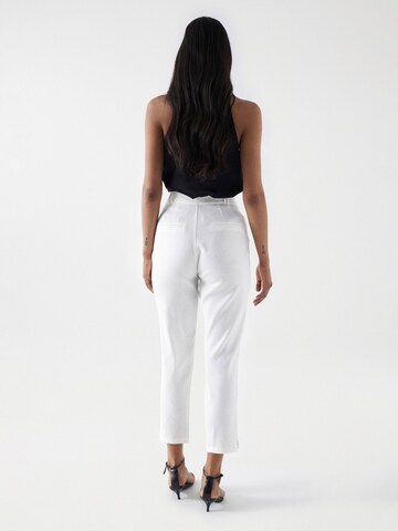 Salsa Jeans Slimfit Bundfaltenhose in Beige