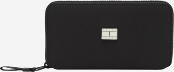 Tommy Jeans Wallet in Black: front