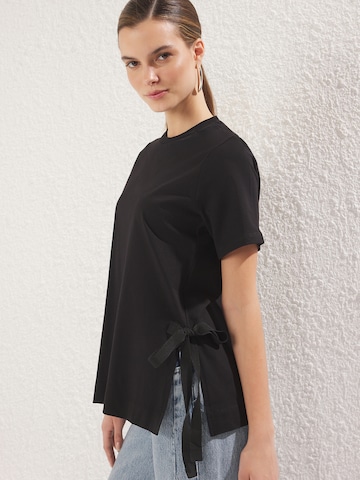 Trendyol Koszulka w kolorze czarny: przód