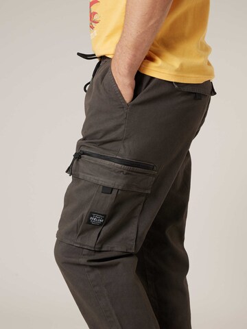 Regular Pantalon Deeluxe en gris