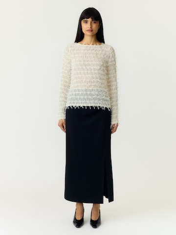 Top 'COMEA' di YAS in beige