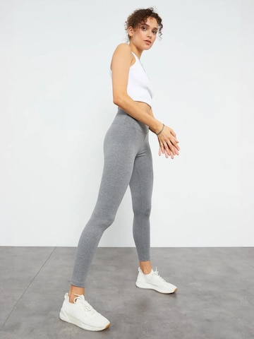 Tommy Life Leggings 'Gamaschen' - szürke: elől
