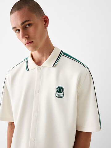 Bershka Comfort fit Srajca | bela barva