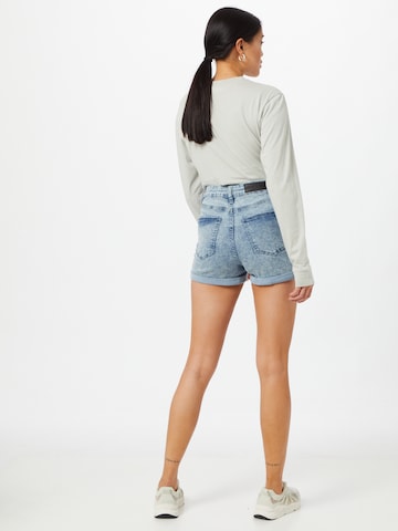 Urban Classics Skinny Shorts in Blau