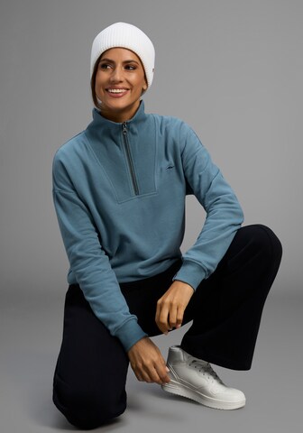 KangaROOS Sweatshirt in Blue
