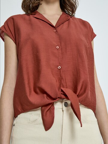 Camicia da donna 'Naline' di Peppercorn in marrone