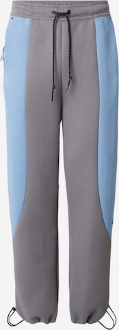 Nike Sportswear - Calças em cinzento: frente