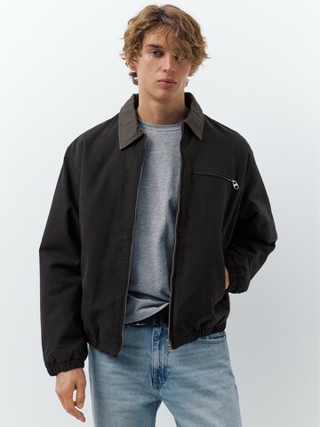 Pull&Bear Prehodna jakna | črna barva: sprednja stran