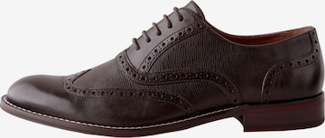 Next Nauhakengät värissä ruskea: etupuoli