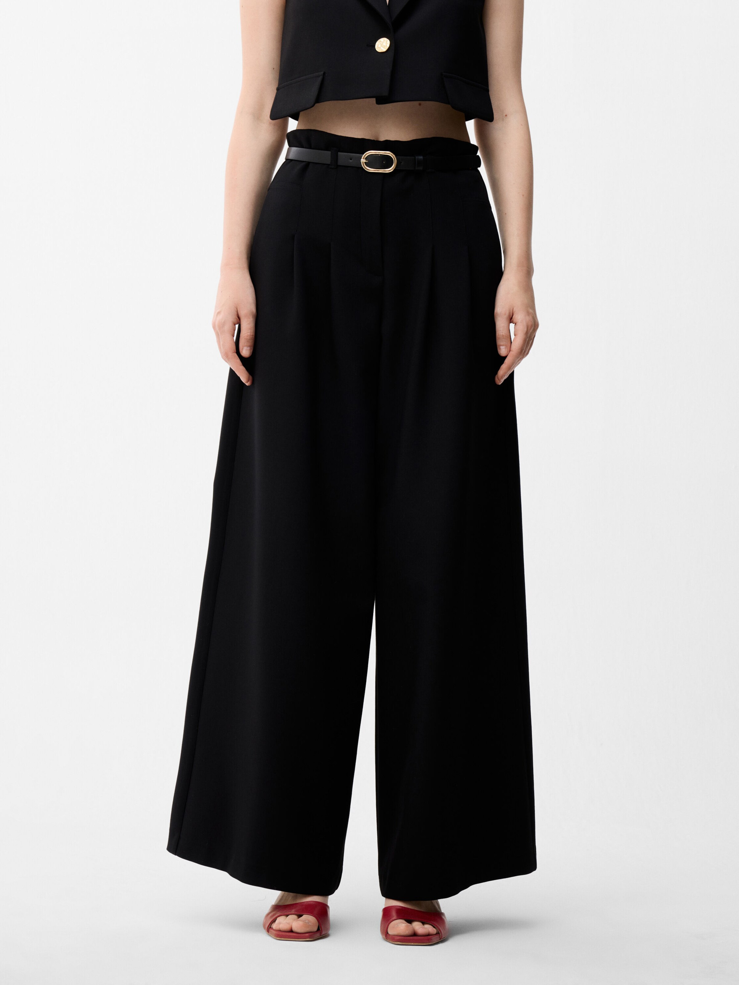 adl Regular Trousers in Black: front