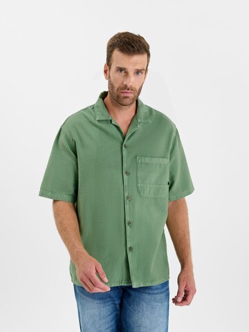 Coupe regular Chemise 'Sulo' Le Temps Des Cerises en vert : devant