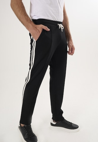 Felix Hardy Regular Trousers in Black