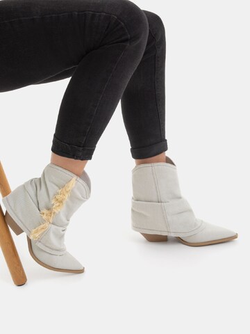 Bottines Bershka en beige : devant