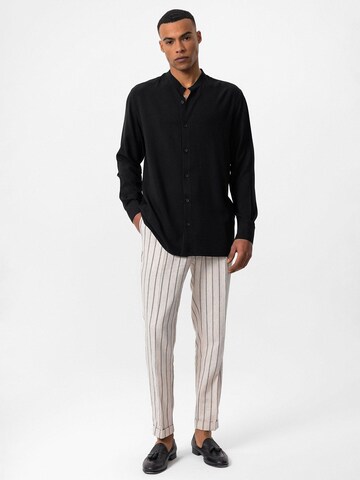 Antioch - Ajuste regular Camisa en negro
