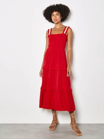 Abito di Apricot in rosso