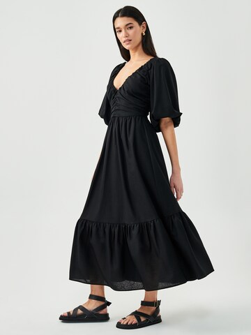 St MRLO Kleid in Schwarz