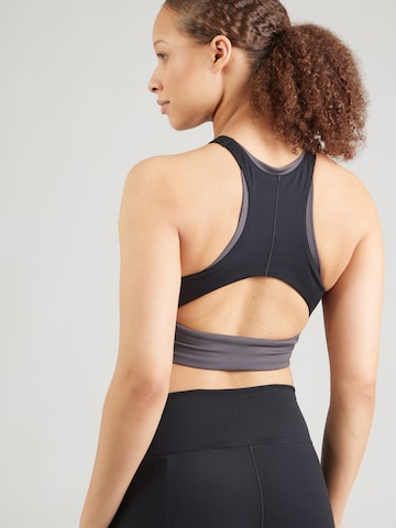 NIKE Bustier Sportmelltartók - fekete