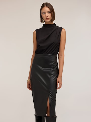 Robe MOTIVI en noir