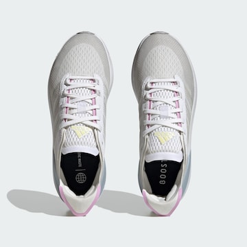 Chaussure de course 'AVRYN' ADIDAS SPORTSWEAR en blanc