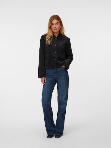 Veste mi-saison 'VMBabyrainiekelly' VERO MODA en noir