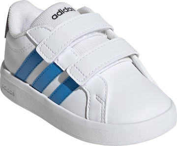 Sneaker 'GRAND COURT 3.0' di ADIDAS SPORTSWEAR in bianco: frontale