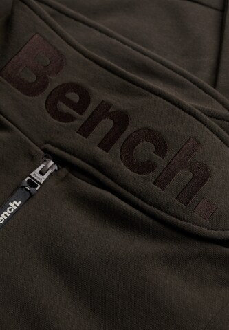 Vestes d’entraînement 'Bench X Superdry & Co' BENCH en vert