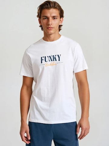 Funky Buddha Μπλουζάκι σε λευκό: μπροστά