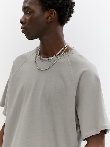 Pull&Bear Тениска в сиво