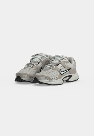 NIKE Sneakersy niskie 'V5 RNR Suede 2' w kolorze biały