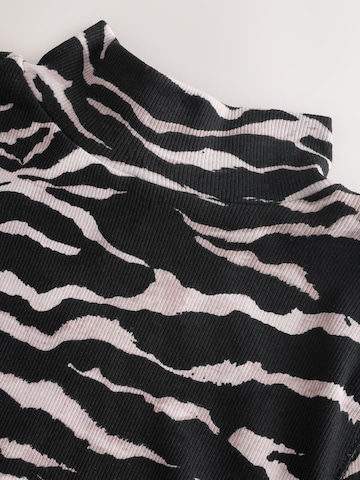 Tricou de la Next pe negru