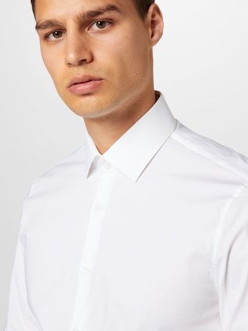 Calvin Klein - Ajuste estrecho Camisa de negocios en blanco