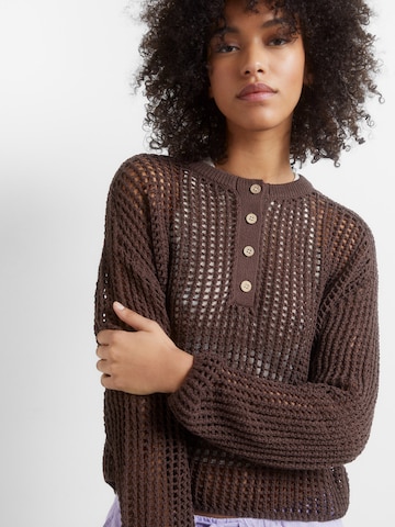 Pull&Bear Sweter w kolorze brązowy