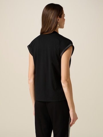 Maglietta di oltre in nero