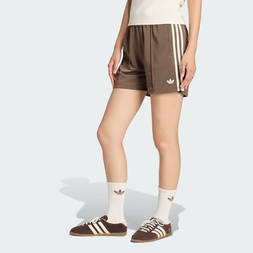 ADIDAS ORIGINALS Loosefit Broek 'Firebird Classic' in Bruin: voorkant