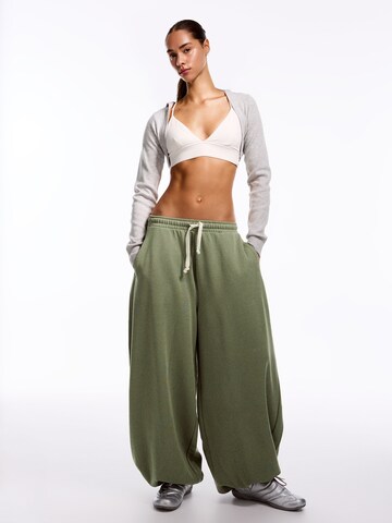 Bershka Barrel Housut värissä vihreä