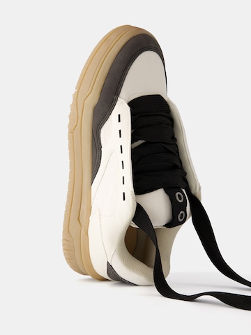 Baskets basses Bershka en mélange de couleurs