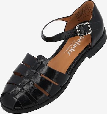 Palado by Sila Sahin Riemensandale in Schwarz: Vorderseite