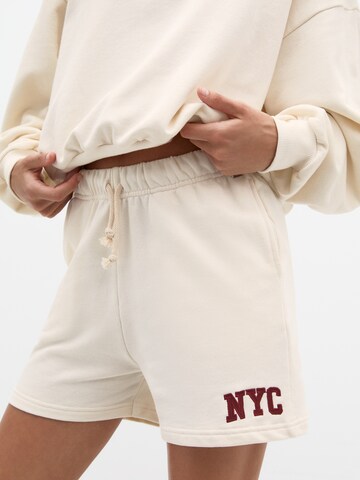 Pull&Bear Regular Broek in Beige: voorkant