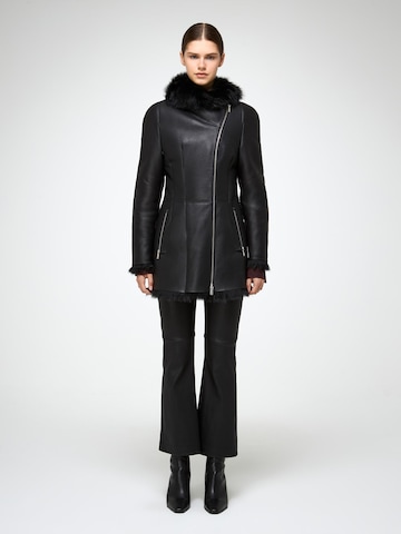 V S P Wintermantel 'Mallory' in Schwarz